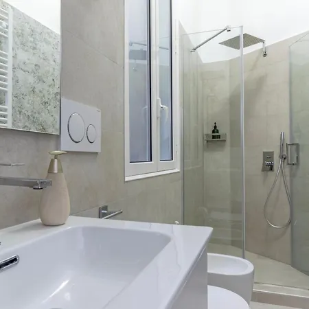 Apartment Near To Colosseum Re-house