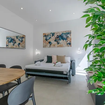 Near To Colosseum Re-house Apartment