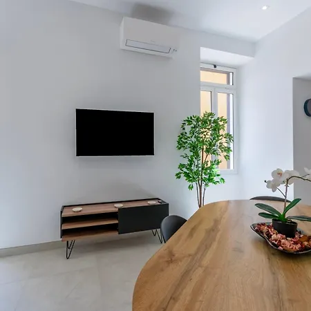 Apartment Near To Colosseum Re-house *