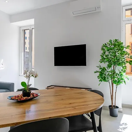 Near To Colosseum Re-house Apartment