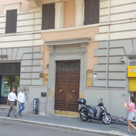 Near To Colosseum Re-house Apartment Rome