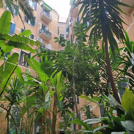Near To Colosseum Re-house Apartment Rome